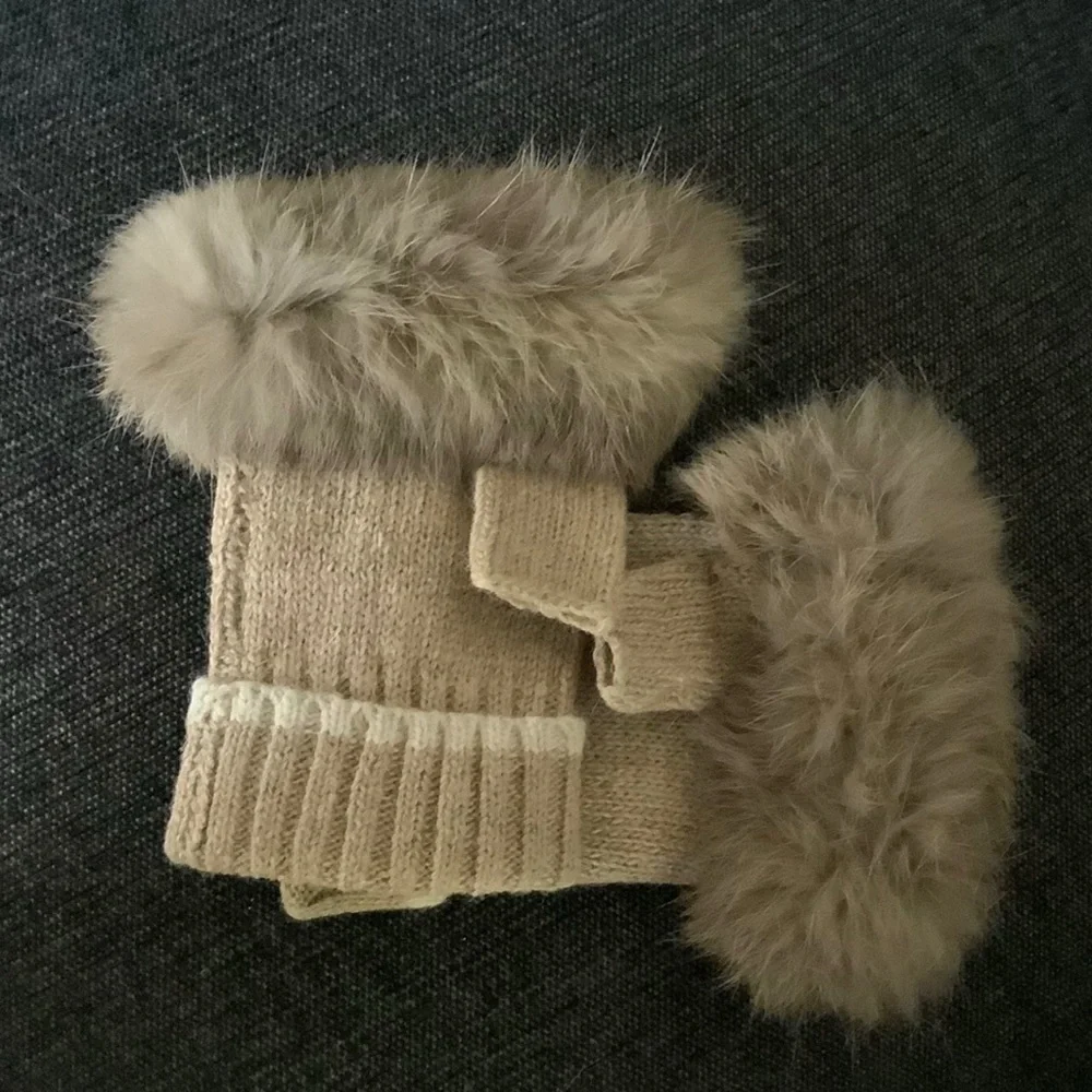 NWT Fingerless Gloves with Rex Trim
